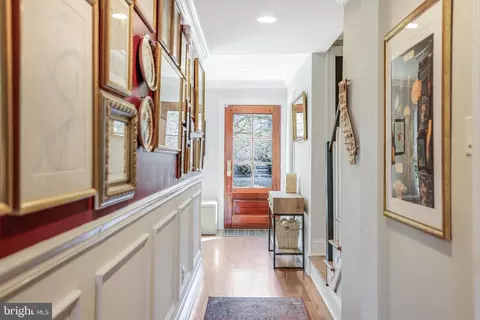 Entry Way - 1100 Pine Hill Rd, Mclean, VA 22101 photo 3 of 5