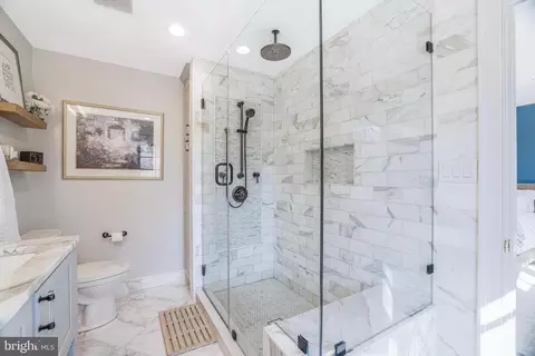 Bath - 1100 Pine Hill Rd, Mclean, VA 22101 photo 3 of 4
