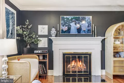 Living - 1100 Pine Hill Rd, Mclean, VA 22101 photo 1 of 2