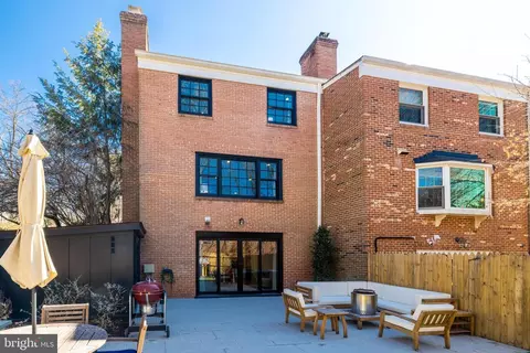 Exterior - 1100 Pine Hill Rd, Mclean, VA 22101 photo 10 of 11