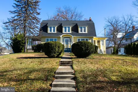 806 Monroe St, Herndon, VA 20170