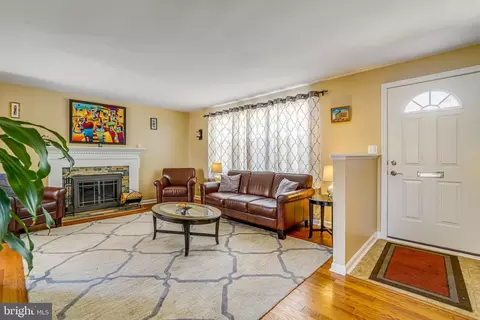 7606 Lauralin Pl, Springfield, VA 22150 photo 5
