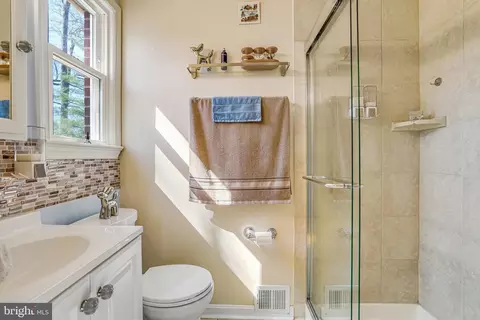 7606 Lauralin Pl, Springfield, VA 22150 photo 13