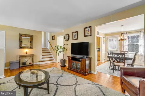 7606 Lauralin Pl, Springfield, VA 22150 photo 4