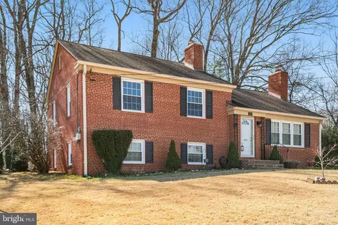 7606 Lauralin Pl, Springfield, VA 22150 photo 3