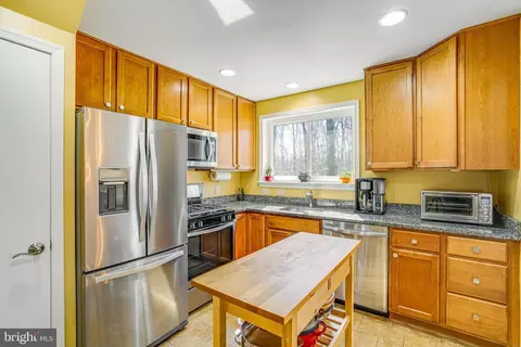 7606 Lauralin Pl, Springfield, VA 22150 photo 9