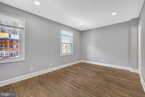 Living - 6623 Burlington Pl, Springfield, VA 22152 photo 2 of 4