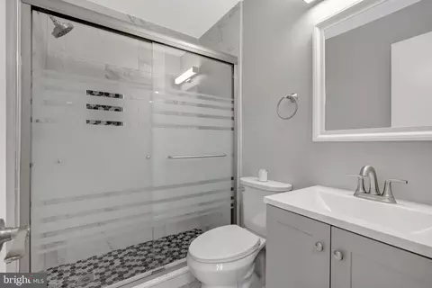Bath - 6623 Burlington Pl, Springfield, VA 22152 photo 4 of 4