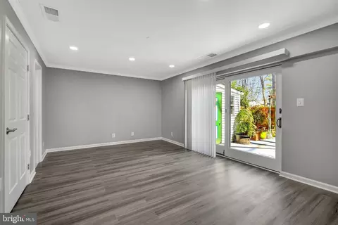 Living - 6623 Burlington Pl, Springfield, VA 22152 photo 3 of 4