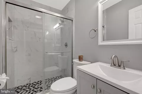 Bath - 6623 Burlington Pl, Springfield, VA 22152 photo 2 of 4