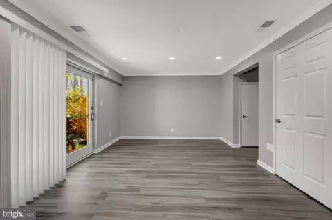 Living - 6623 Burlington Pl, Springfield, VA 22152 photo 4 of 4