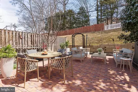 Exterior - 7303 Rolling Oak Ln, Springfield, VA 22153 photo 4 of 4