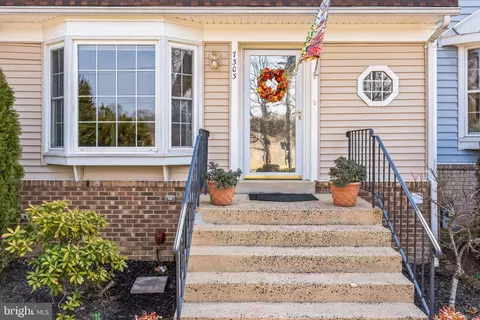 Exterior - 7303 Rolling Oak Ln, Springfield, VA 22153 photo 3 of 4