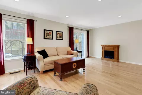 Living - 7303 Rolling Oak Ln, Springfield, VA 22153 photo 1 of 7