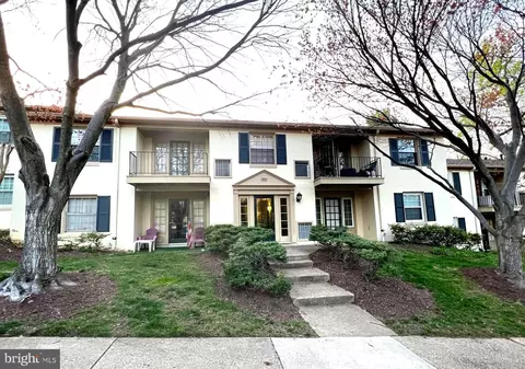 5900 E Surrey Hill Pl #693, Springfield, VA 22152