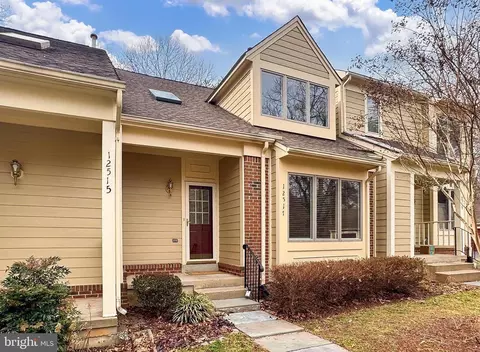 12517 N Lake Ct, Fairfax, VA 22033