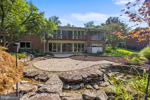4812 Randolph Dr, Annandale, VA 22003