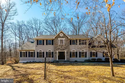 9034 Swift Creek Rd, Fairfax Station, VA 22039