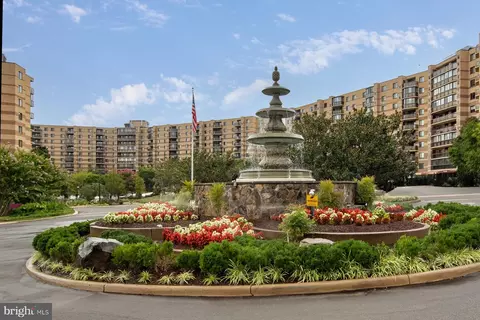 8350 Greensboro Dr #709, Mclean, VA 22102