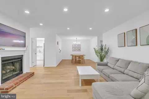 10062 Oakton Terrace Rd, Oakton, VA 22124
