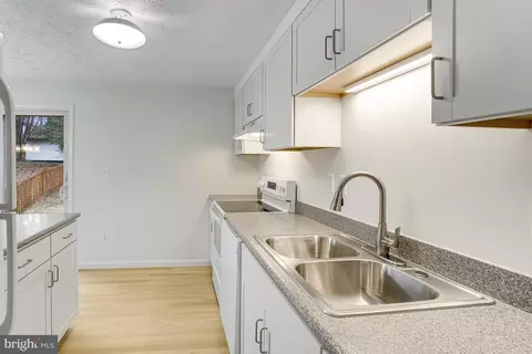 8288 Morning Dew Ct, Springfield, VA 22153 photo 13