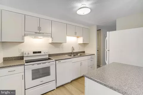 8288 Morning Dew Ct, Springfield, VA 22153 photo 11