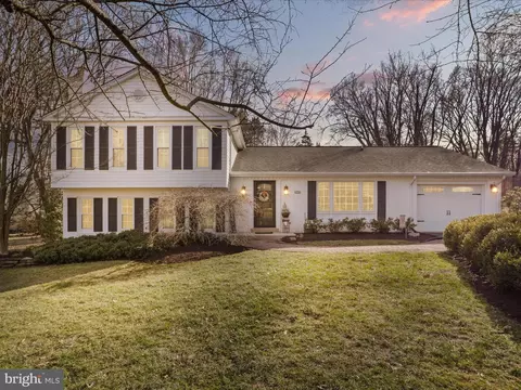 10303 Tamarack Dr, Vienna, VA 22182