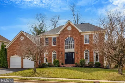 12513 Ridgegate Dr, Herndon, VA 20170