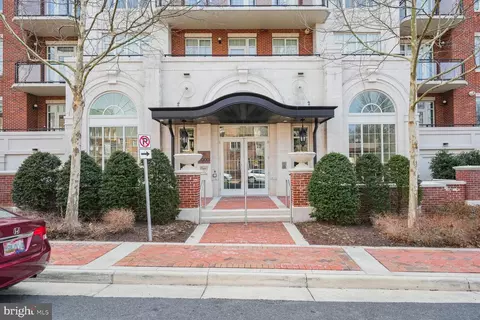 6900 Fleetwood Rd #401, Mclean, VA 22101