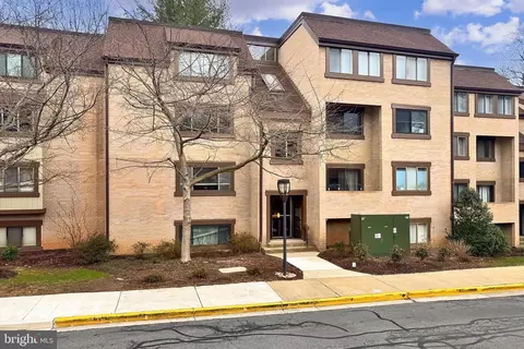 1671 Parkcrest Cir #4C/300, Reston, VA 20190