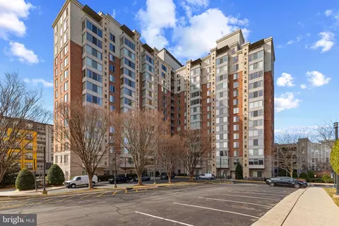 2726 Gallows Rd #205, Vienna, VA 22180