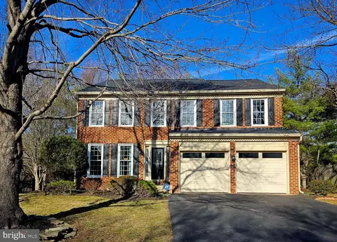 1506 Summerset Pl, Herndon, VA 20170