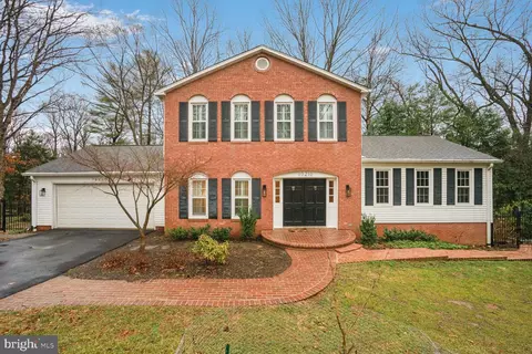 10210 Tamarack Dr, Vienna, VA 22182
