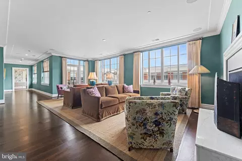 6900 Fleetwood Rd #706, Mclean, VA 22101