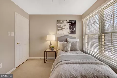 Bedroom - 11440 Hollow Timber Ct, Reston, VA 20194 photo 4 of 6