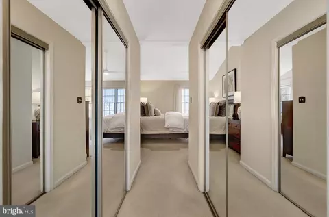 Entry Way - 11440 Hollow Timber Ct, Reston, VA 20194 photo 3 of 9