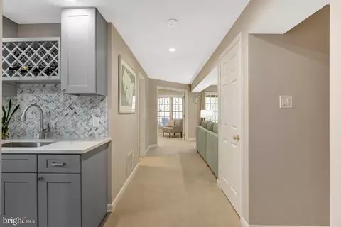 Entry Way - 11440 Hollow Timber Ct, Reston, VA 20194 photo 7 of 9