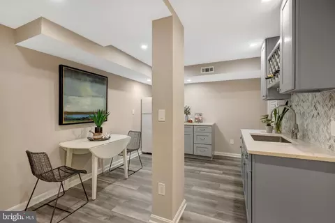 Entry Way - 11440 Hollow Timber Ct, Reston, VA 20194 photo 6 of 9