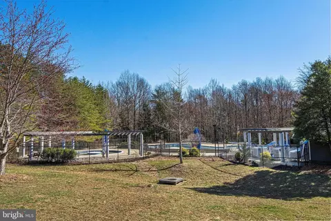 Exterior - 11440 Hollow Timber Ct, Reston, VA 20194 photo 10 of 12