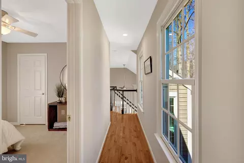 Entry Way - 11440 Hollow Timber Ct, Reston, VA 20194 photo 5 of 9
