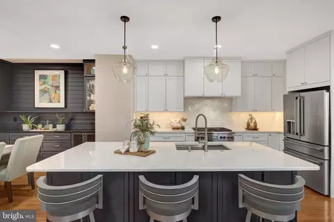 Kitchen - 11440 Hollow Timber Ct, Reston, VA 20194 photo 2 of 6