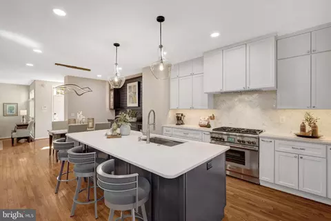 Kitchen - 11440 Hollow Timber Ct, Reston, VA 20194 photo 3 of 6
