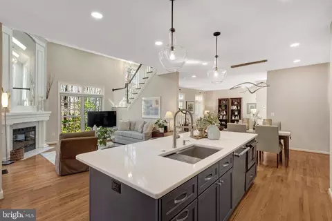 Kitchen - 11440 Hollow Timber Ct, Reston, VA 20194 photo 6 of 6