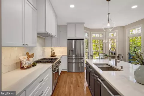 Kitchen - 11440 Hollow Timber Ct, Reston, VA 20194 photo 4 of 6