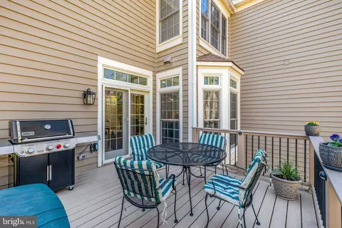 Exterior - 11440 Hollow Timber Ct, Reston, VA 20194 photo 3 of 12