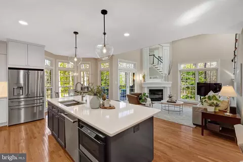 Kitchen - 11440 Hollow Timber Ct, Reston, VA 20194 photo 5 of 6