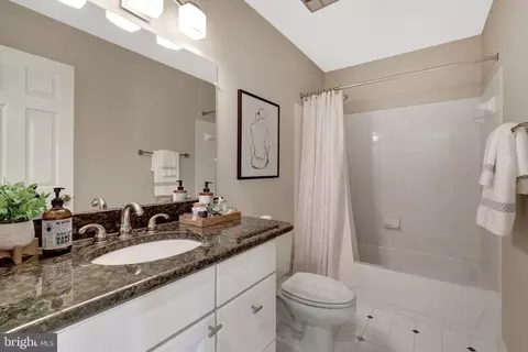 Bath - 11440 Hollow Timber Ct, Reston, VA 20194 photo 5 of 6