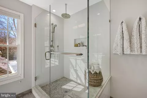 Bath - 11440 Hollow Timber Ct, Reston, VA 20194 photo 4 of 6