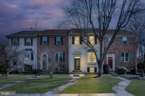3304 Stone Heather Ct, Herndon, VA 20171