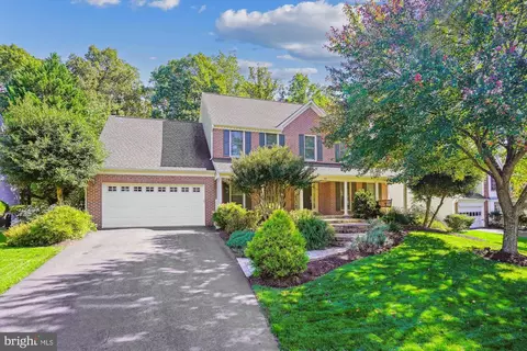 8616 Oak Chase Cir, Fairfax Station, VA 22039